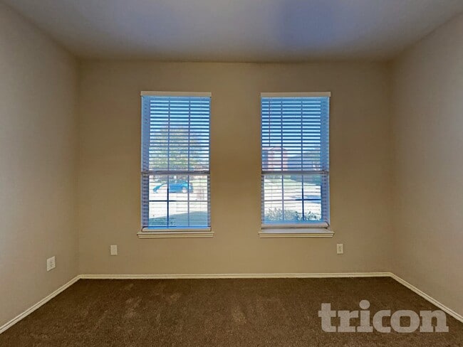 Building Photo - 716 Courson Dr