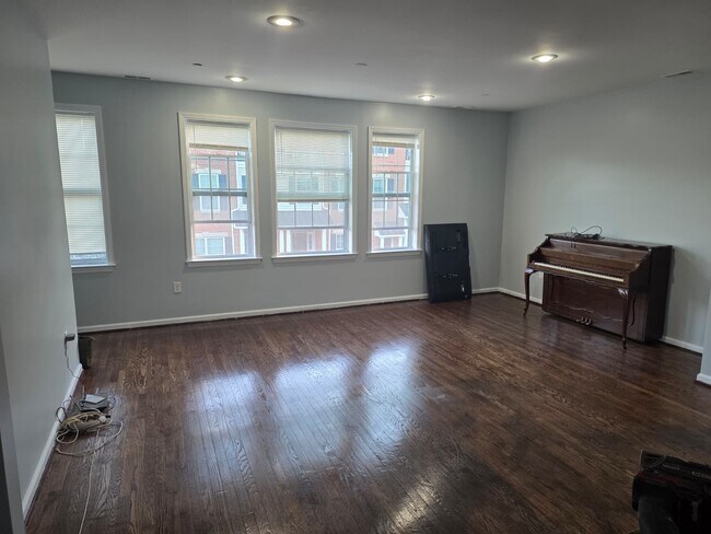 Foto del edificio - 4407 Driftwood Dr