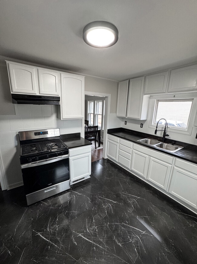 Building Photo - 1919 S 93rd St