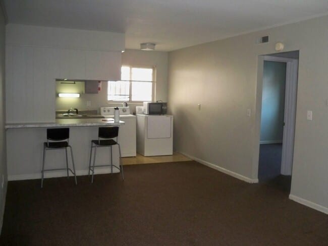 Building Photo - 134 W 9th Ave