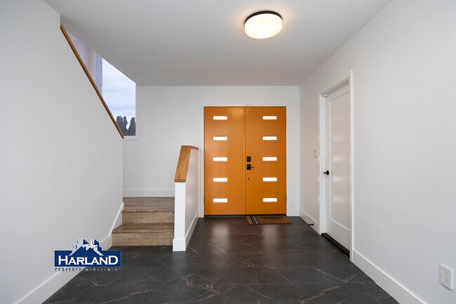 Foto del edificio - 4494 Benhurst Ave