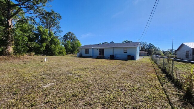 Foto del edificio - Charming 3BR/2BA House in Lehigh MOVE IN SPECIAL 50% OFF FIRST MONTH RENT!