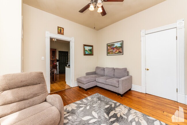 Foto del edificio - 1101 N Marshfield Ave