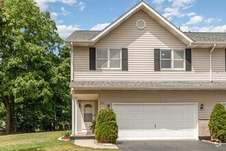 Building Photo - 211 Lorien Ct