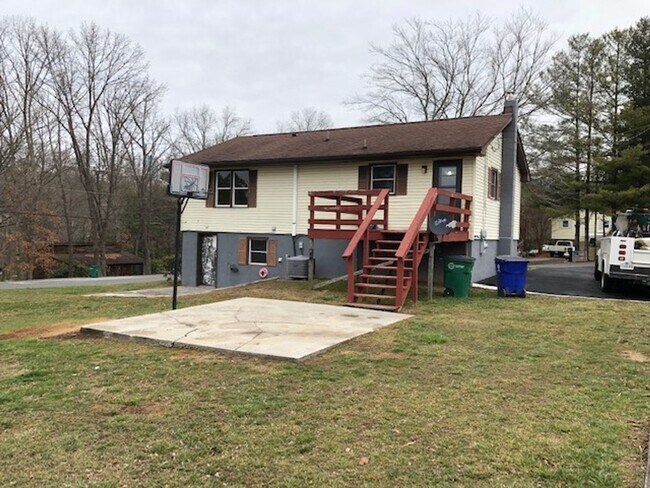 Building Photo - Home available in Christiansburg