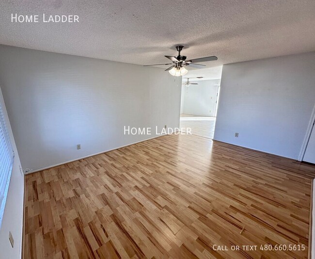 Building Photo - 2311 W Olla Ave