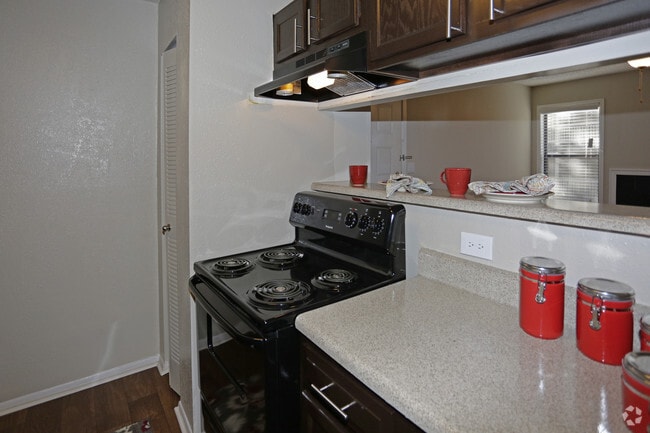 Interior Photo - Crossing at Holcomb Bridge