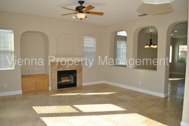 Building Photo - 4202 Mockingbird Ct