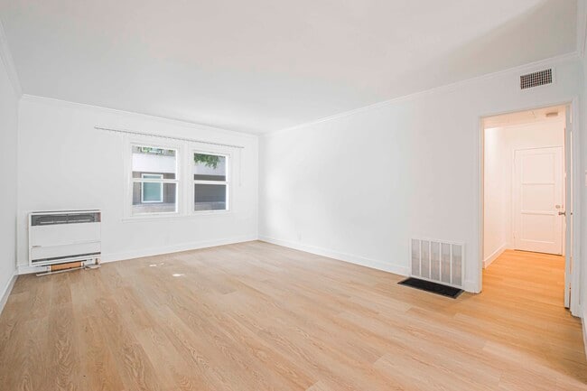 Building Photo - 5844 W 88th St
