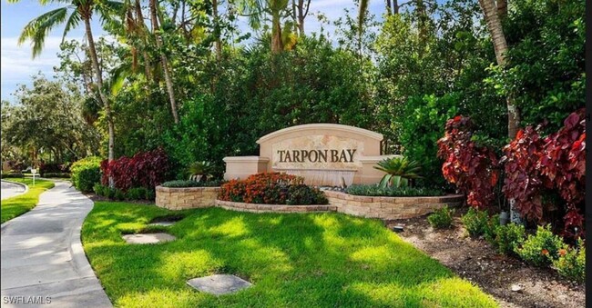 Building Photo - 1882 Tarpon Bay Dr S
