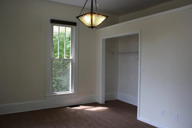 Foto del edificio - 311 E Cottage Grove Ave