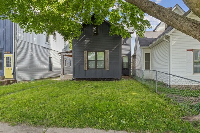 Building Photo - 1806 Woodlawn Ave