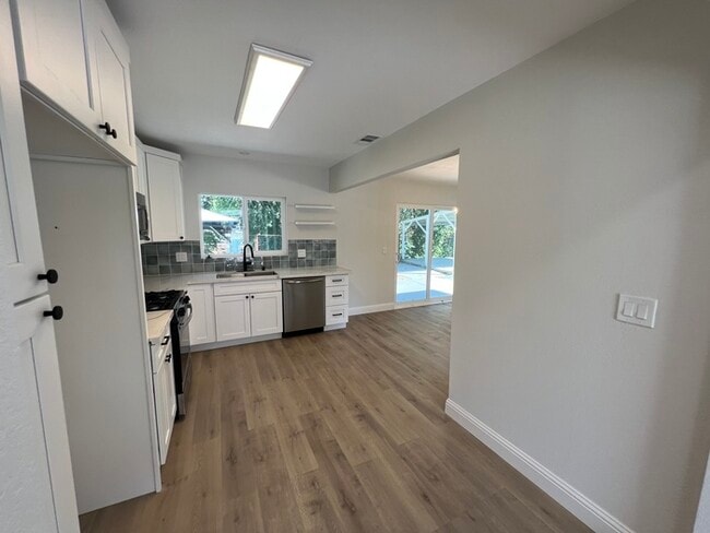 Building Photo - Renovated 4 bedroom 2.5 bath home in Concord