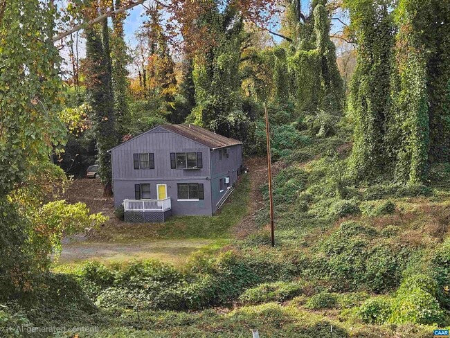 Building Photo - 301 Paton St