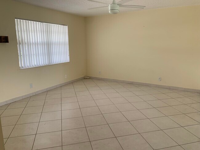 Foto del edificio - 2802 Regency Ct