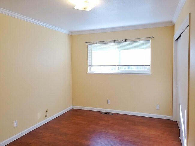 Building Photo - 961 Pomeroy Ave