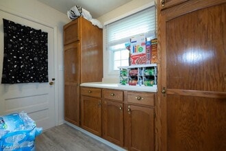 Building Photo - 5940 Hansom Dr