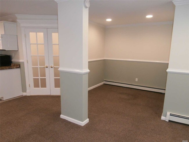 Building Photo - 45 Garden City Ave