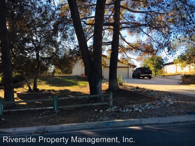 Building Photo - 3 br, 2 bath House - 12031 Vista De Cerros Dr