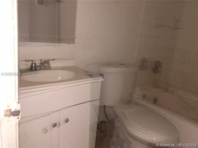 Foto del edificio - 4044 Lakeside Dr