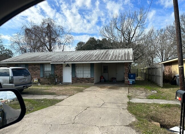 Building Photo - 214 Guidry Rd