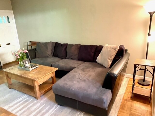 LR has room for big furnishings - 1500 S Barton St