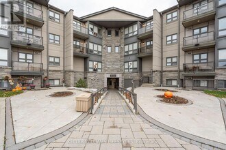 Building Photo - 15 Jacksway Crescent