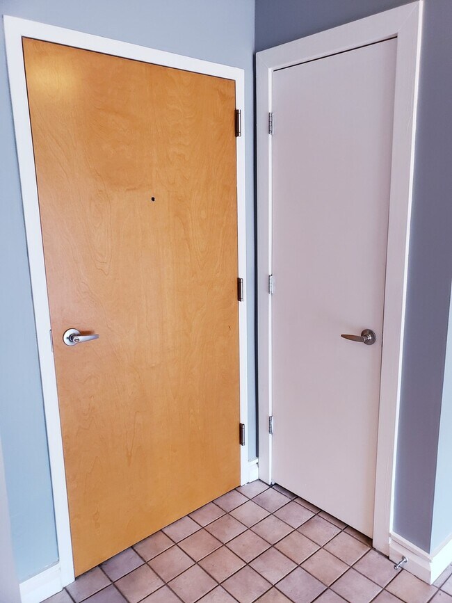 Foto del edificio - 1 bedroom condo conveniently located in up...