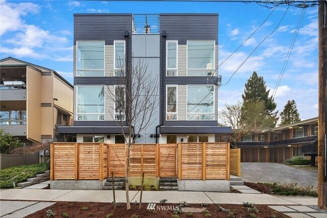 Photo - 2Bd/1.75Ba Seattle Townhouse