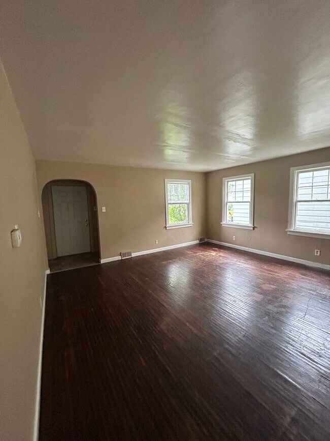 Building Photo - 4026 Weisser Park Ave