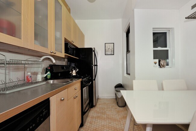Foto del edificio - 354 East 77th Street
