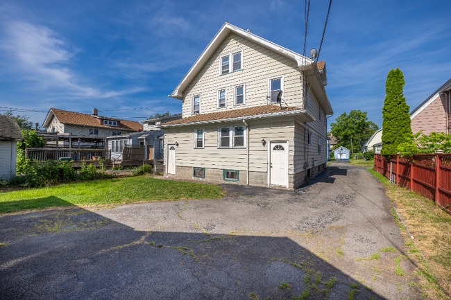 Building Photo - 112-114-114 Fairview Ave