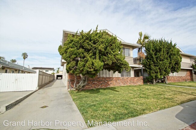 Building Photo - 2405 Ruhland Ave