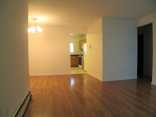 Building Photo - 2272 W Nichols Rd