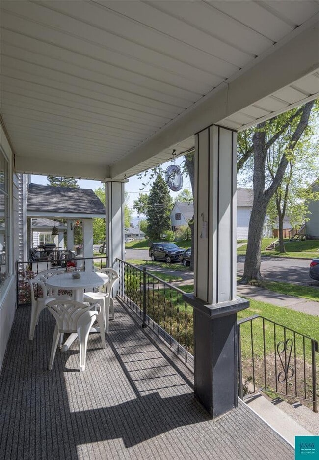 Building Photo - AVAILABLE JUNE - Charming 3 Bed, 1 Bath Home in East hillside!