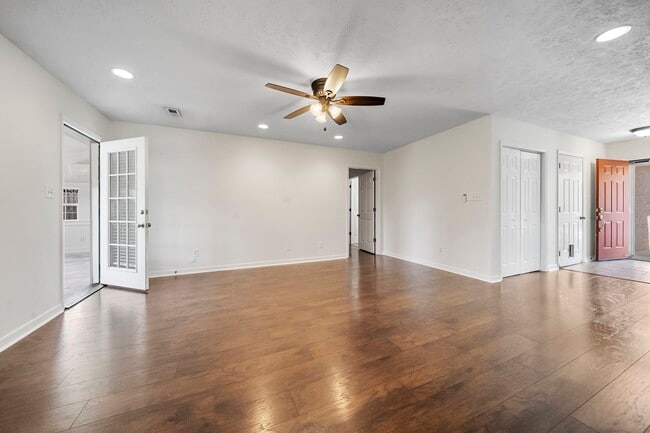 Building Photo - 3131 Harrington Ct