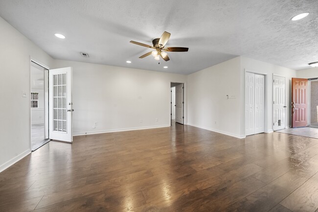 Foto del edificio - 3131 Harrington Ct