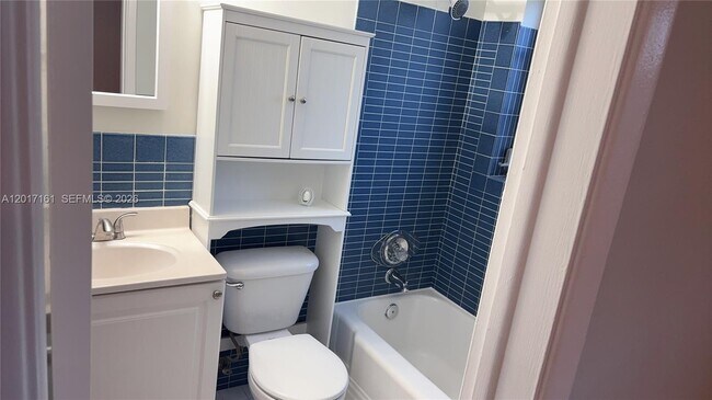 Foto del edificio - 3212 NE 7th Pl