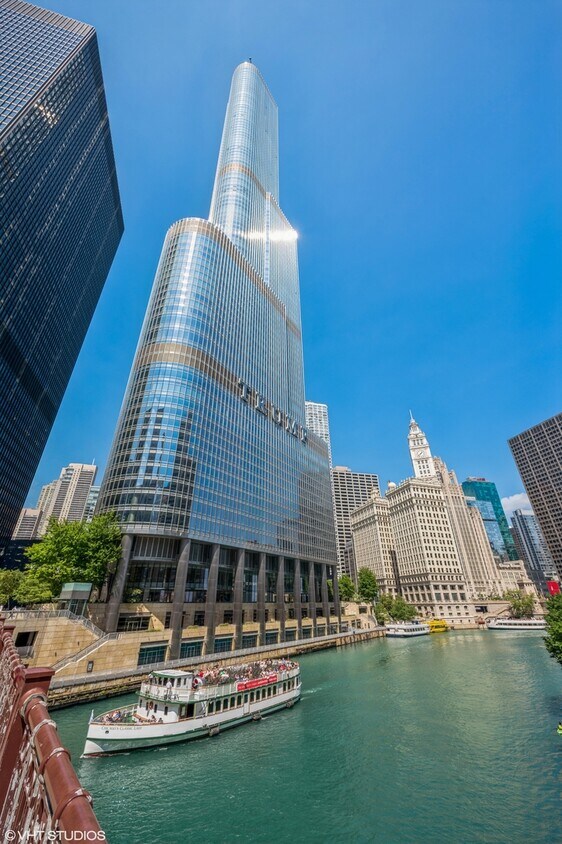 Primary Photo - 401 N Wabash Ave
