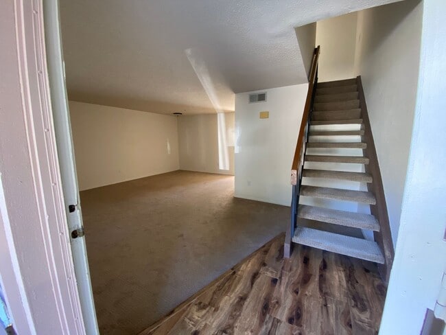 Foto del edificio - 3 Bed 2 Story Townhome in Tanglewood Community!