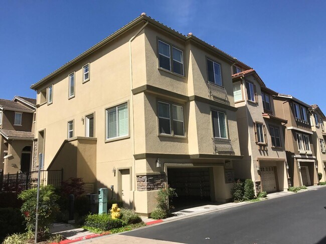Building Photo - 759 Claridad Loop