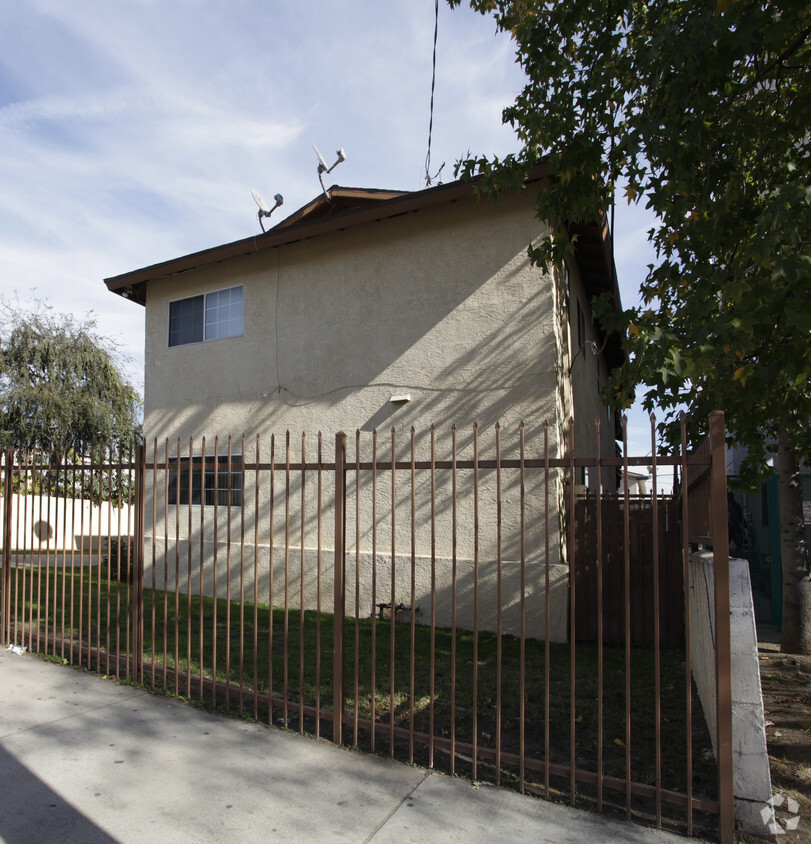 Foto del edificio - 6846-6850 12 Laurel Canyon Blvd