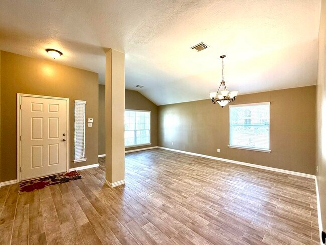 Foto del edificio - 10022 Driftwood Park Dr