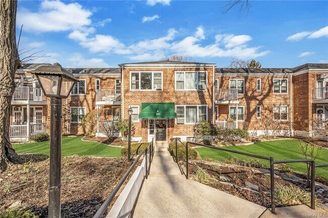 Foto del edificio - 920 Pelhamdale Ave