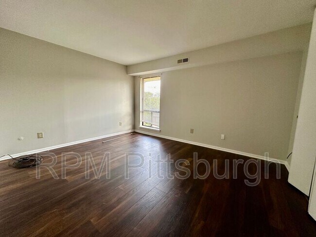 Building Photo - 900 College Park Dr