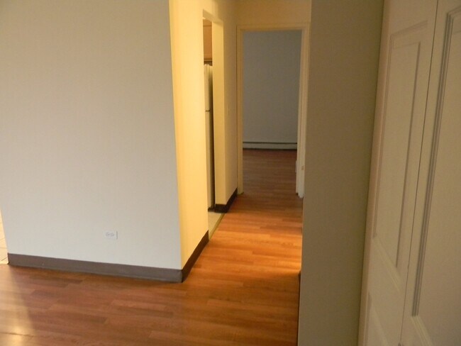 Foto del edificio - 311 Hawthorne Cir