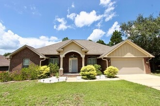 Building Photo - 670 Red Fern Rd