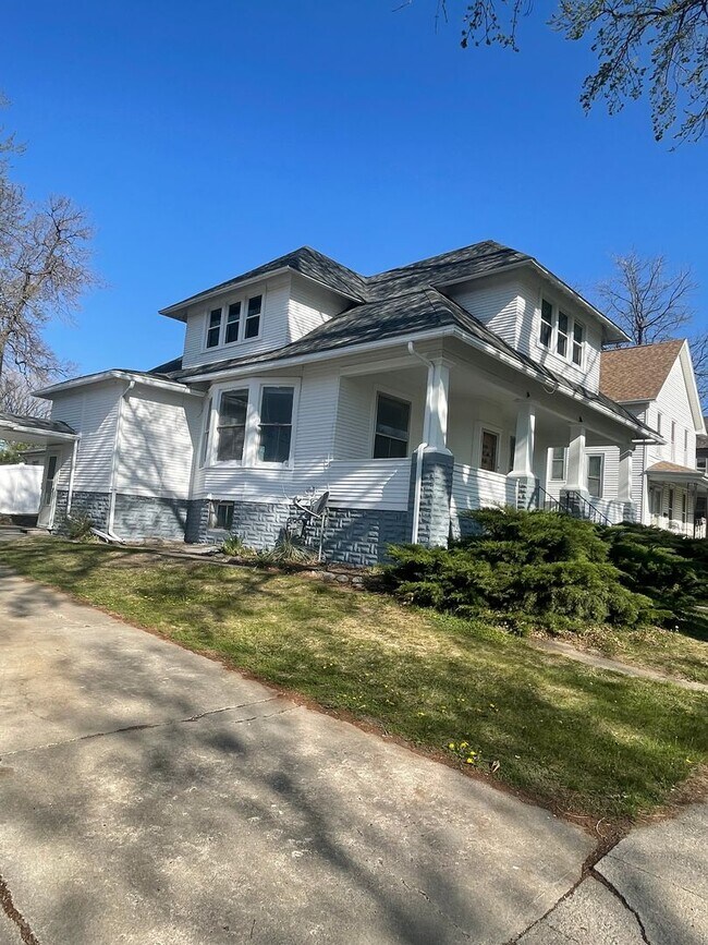 Foto del edificio - Just Renovated 3 bedroom, 1 bathroom house near Downtown Norfolk!