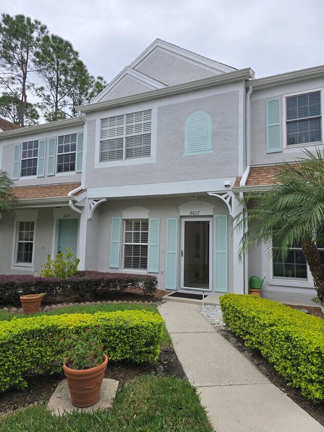 Foto principal - Beautiful 2 Bedroom, 2.5 Bath Townhome in Private Gated Community Of Hunter's Key In New Tampa