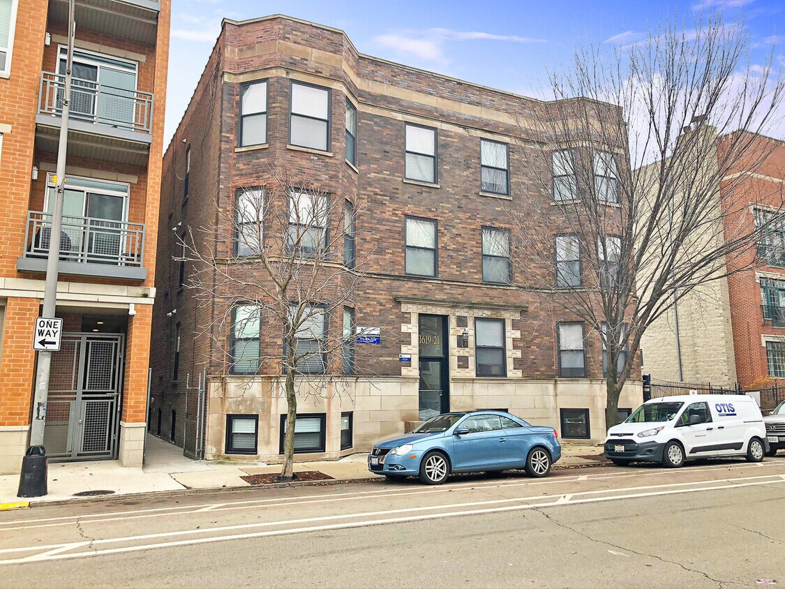 Primary Photo - 1619 W Warren Blvd
